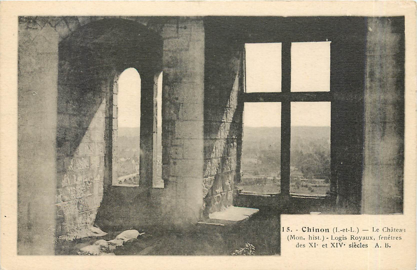 CPA Chinon L et L Le Chateau Mon hist Logis Royaux 