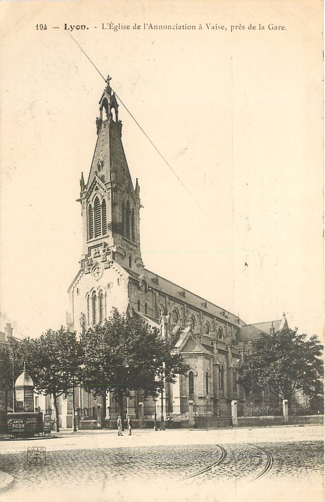 CPA Lyon L'Eglise de l'Annonciation a Vaise pres de la Gare 