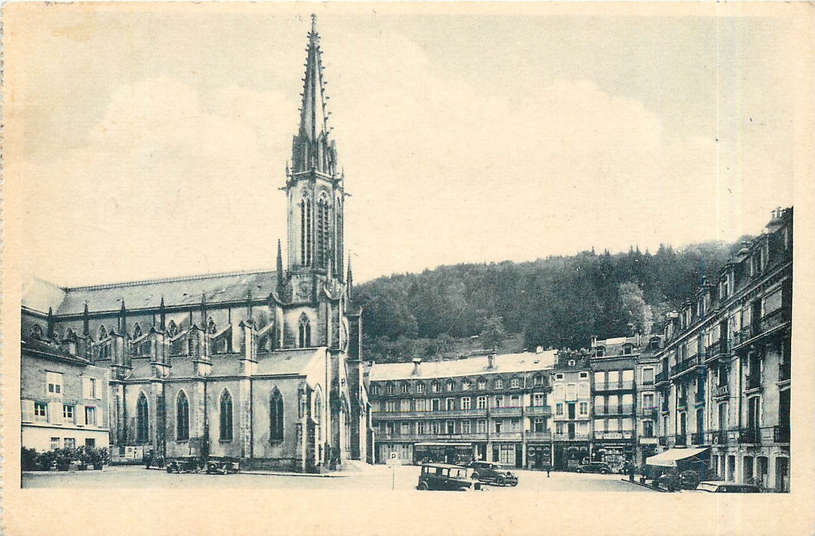 CPA Plombieres les Bains Place de l'Eglise et les magasins Beunis 