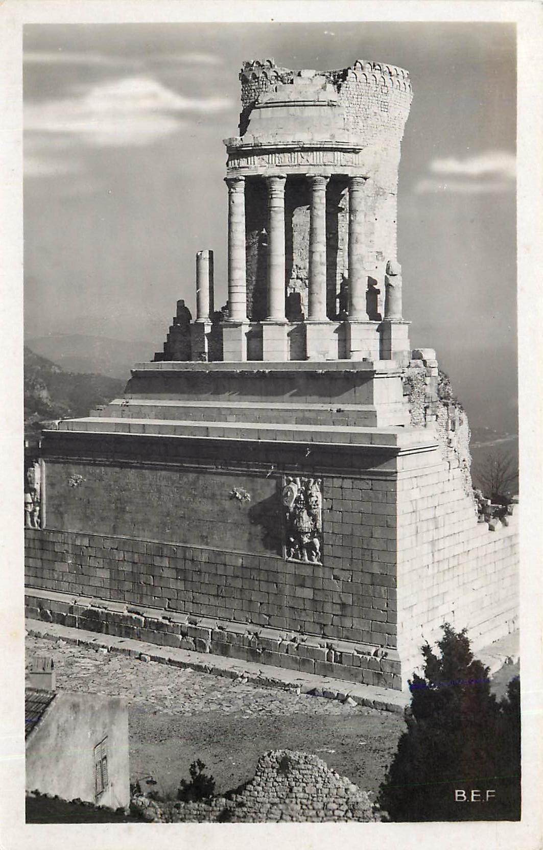 CPA La Turbie La Tour d'Auguste 
