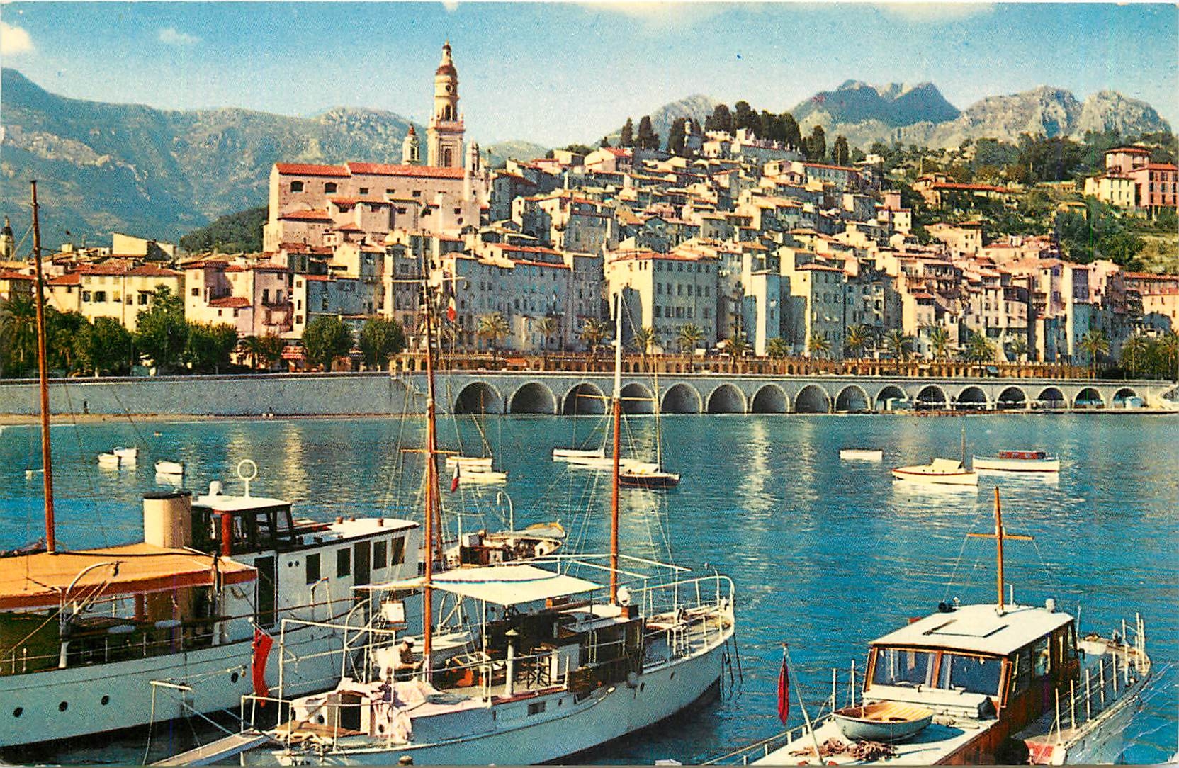 CPM Les Sites Merveilleux de La Cote d'Azur Menton AM La Vieille Ville vue du Port 