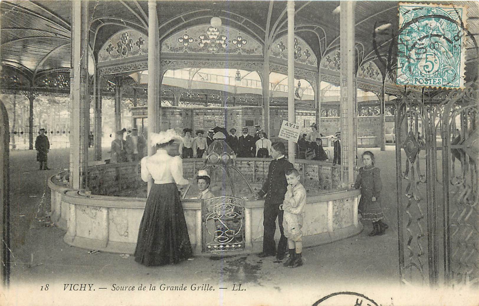 CPA Vichy Source de la Grande Grille 