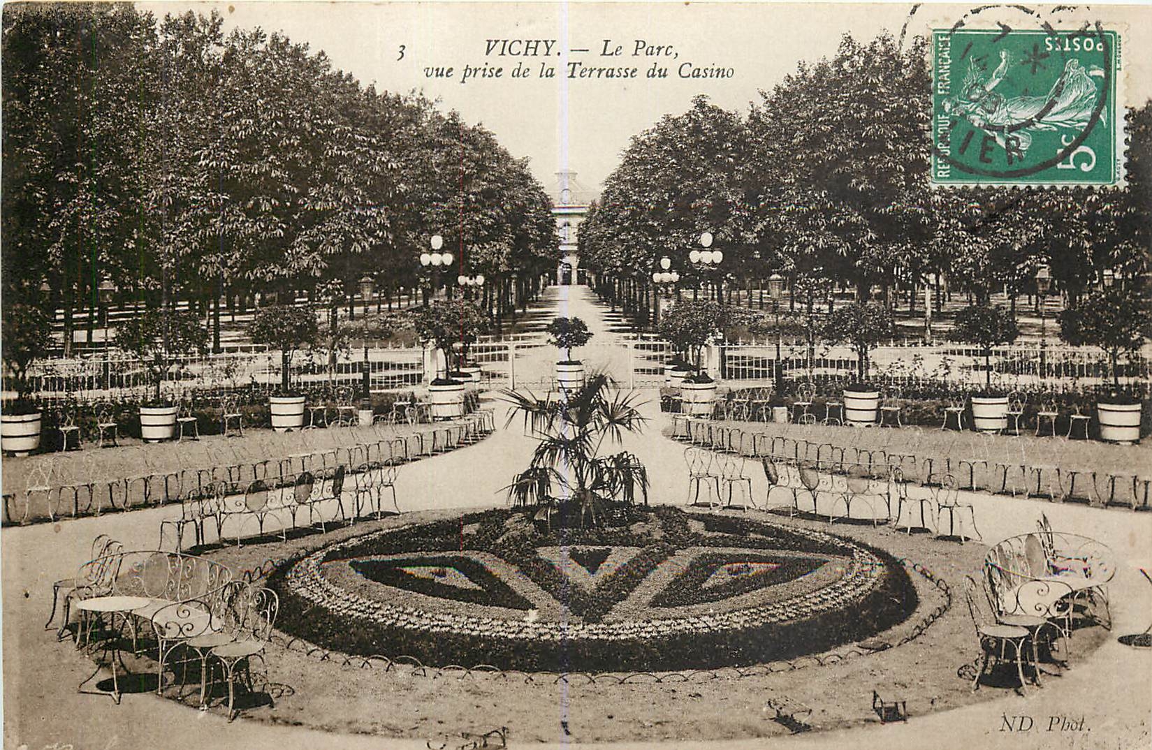 CPA Vichy Le Parc vue prise de la Terrasse du Casino 