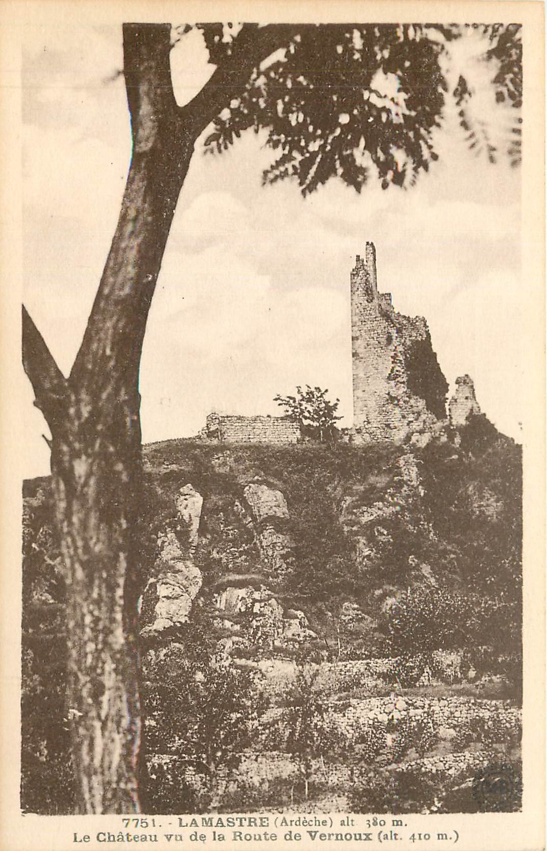 Le Château vu de la Route de Vernoux — Lamastre (Ardèche) — Édition d'Art Margerit-Brenond, n° 7751