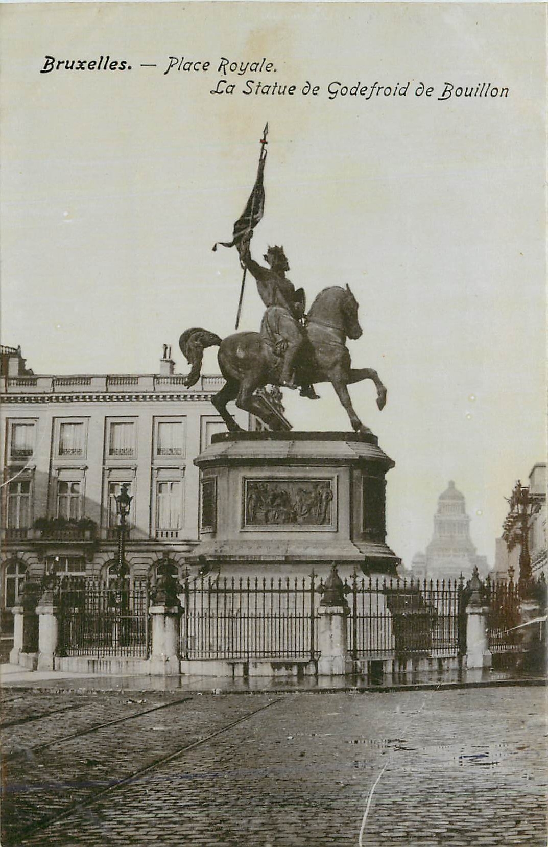 CPA Bruxelles Place Royale La Statue de Godefroid de BOuillon 