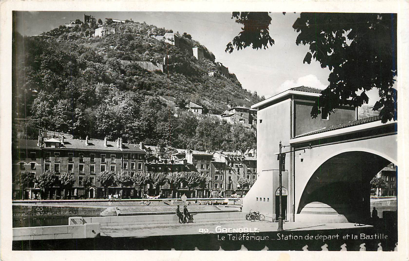 CPA Grenoble Le Teleferique Station de depart et la Bastille 