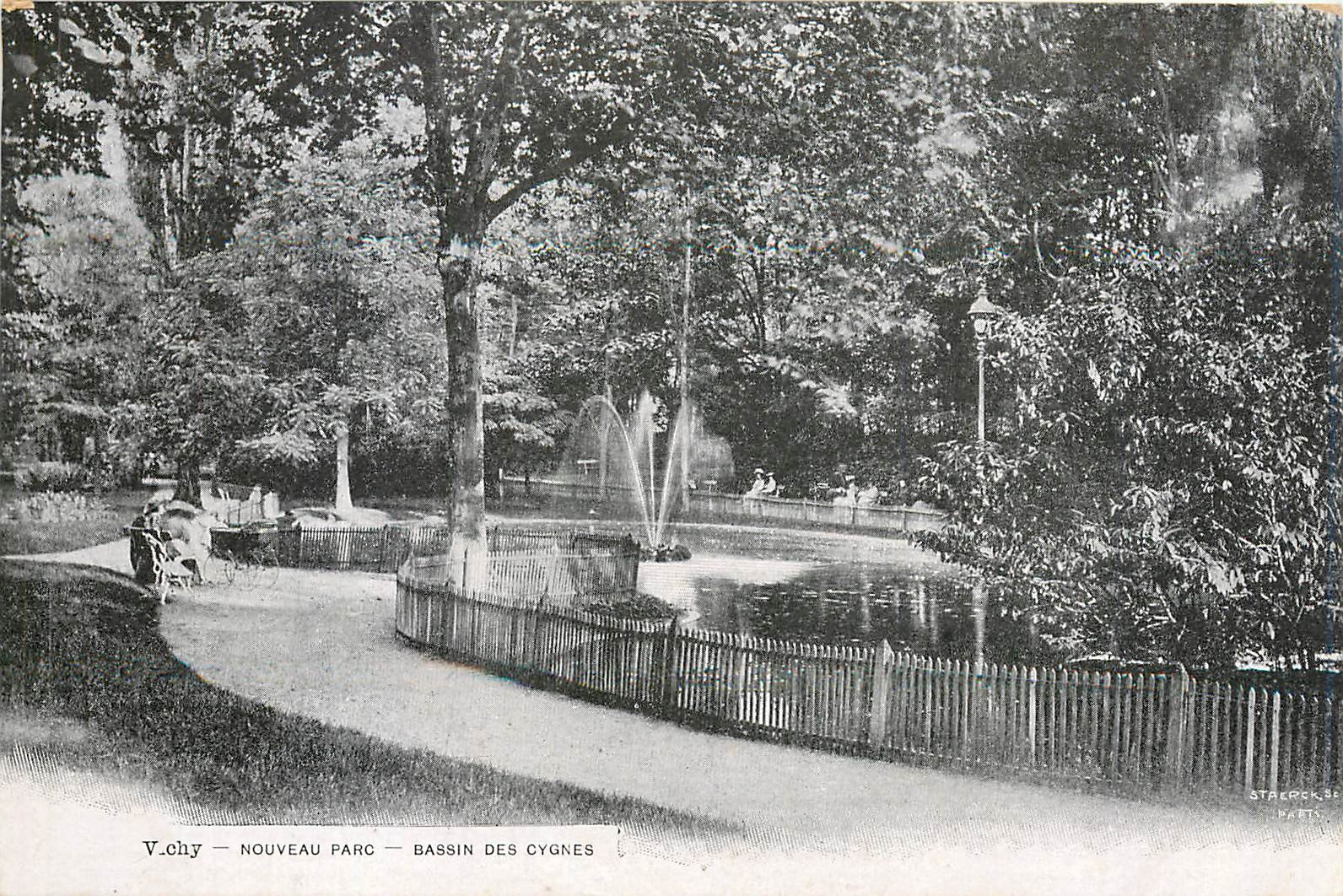 CPA Vichy Nouveau Parc Bassin des Cygnes 