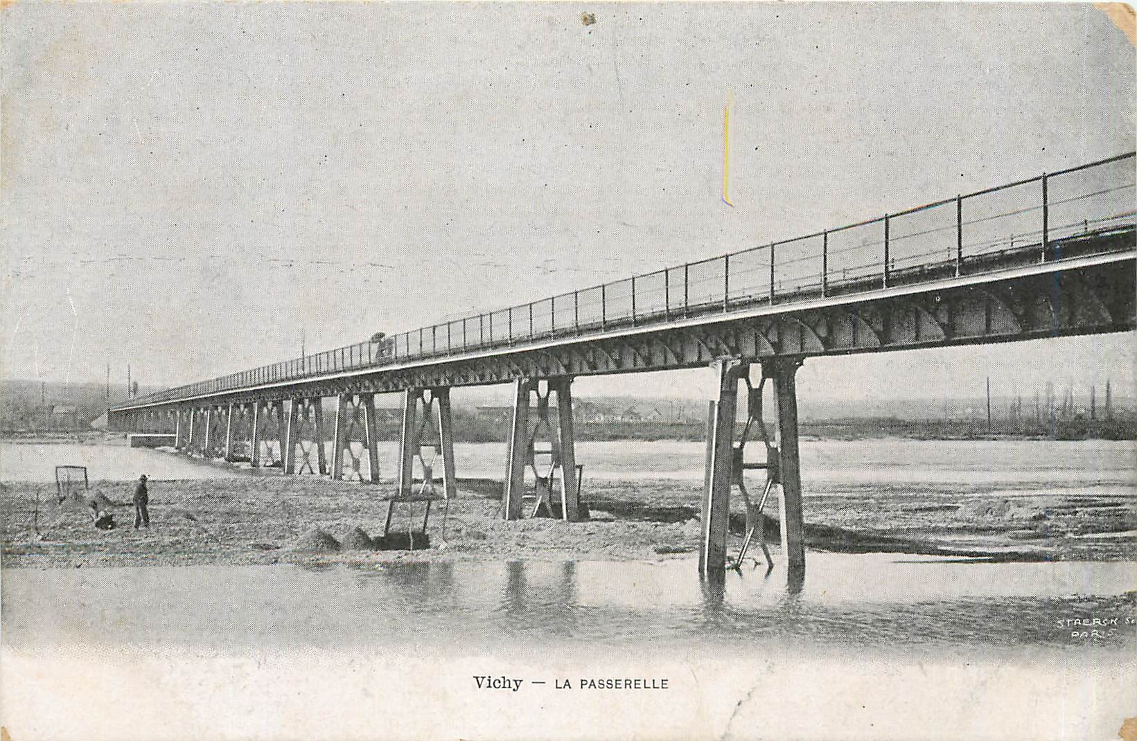 CPA Vichy La Passerelle 