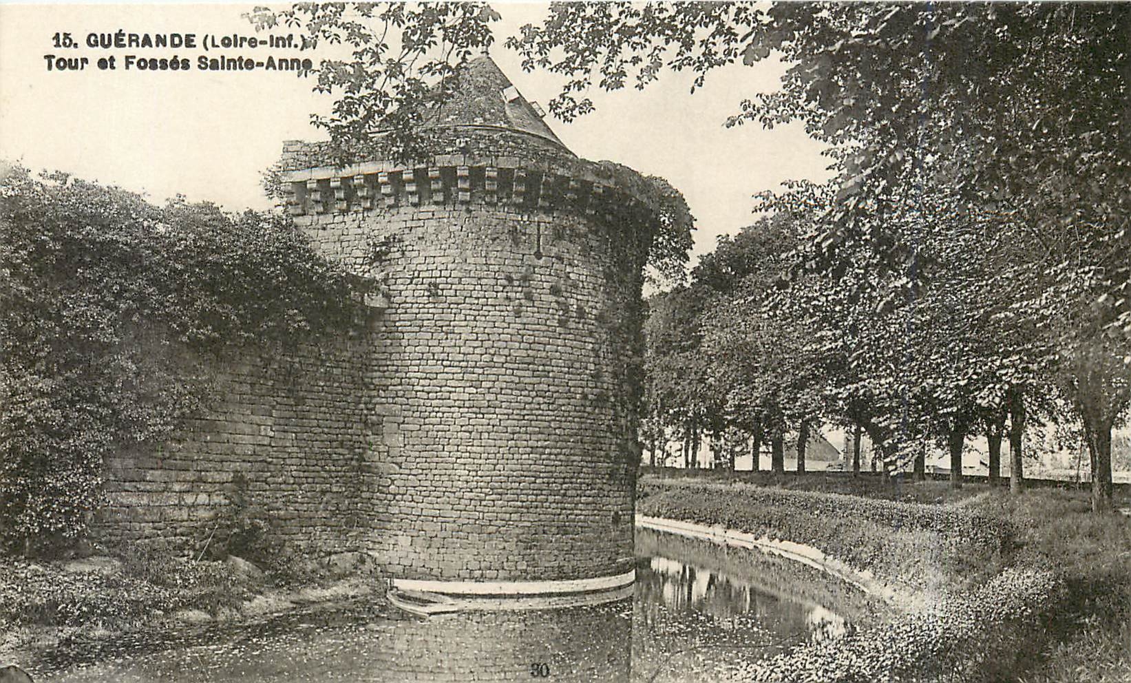 CPA Guerande Loire Inf Tour et Fosses Sainte Anne 