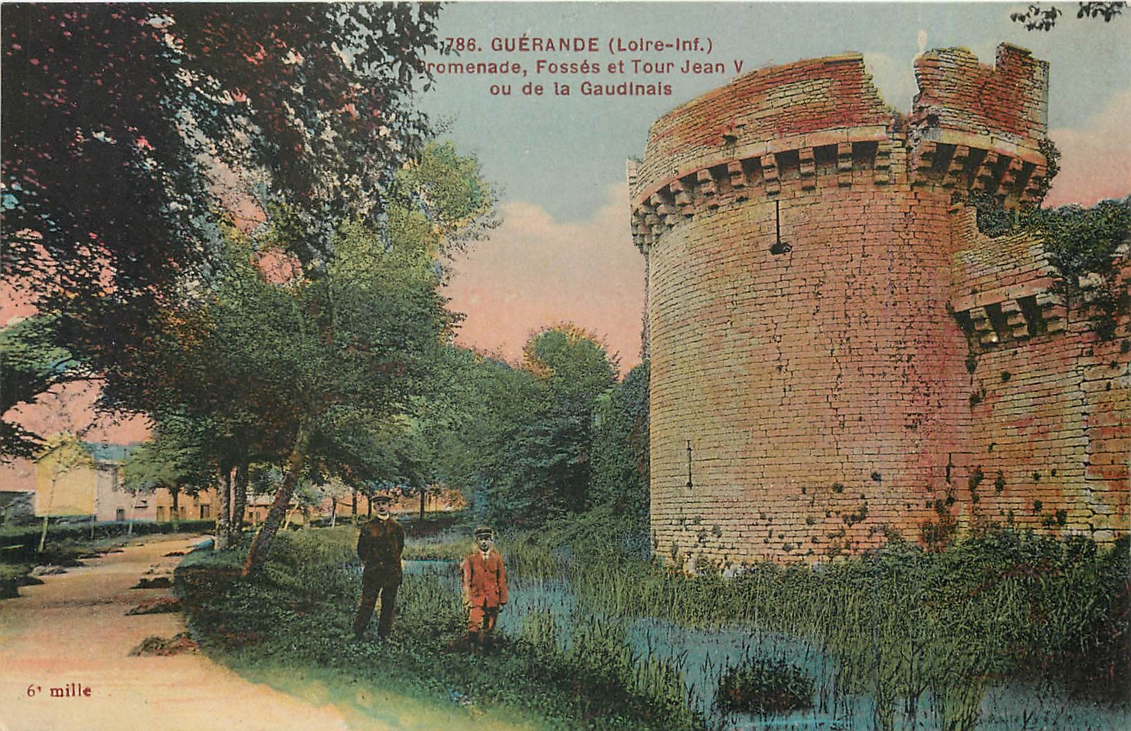 CPA Guerande Loire Inf Promenade Fosses et Tour Jean V ou de la Gaudinais 