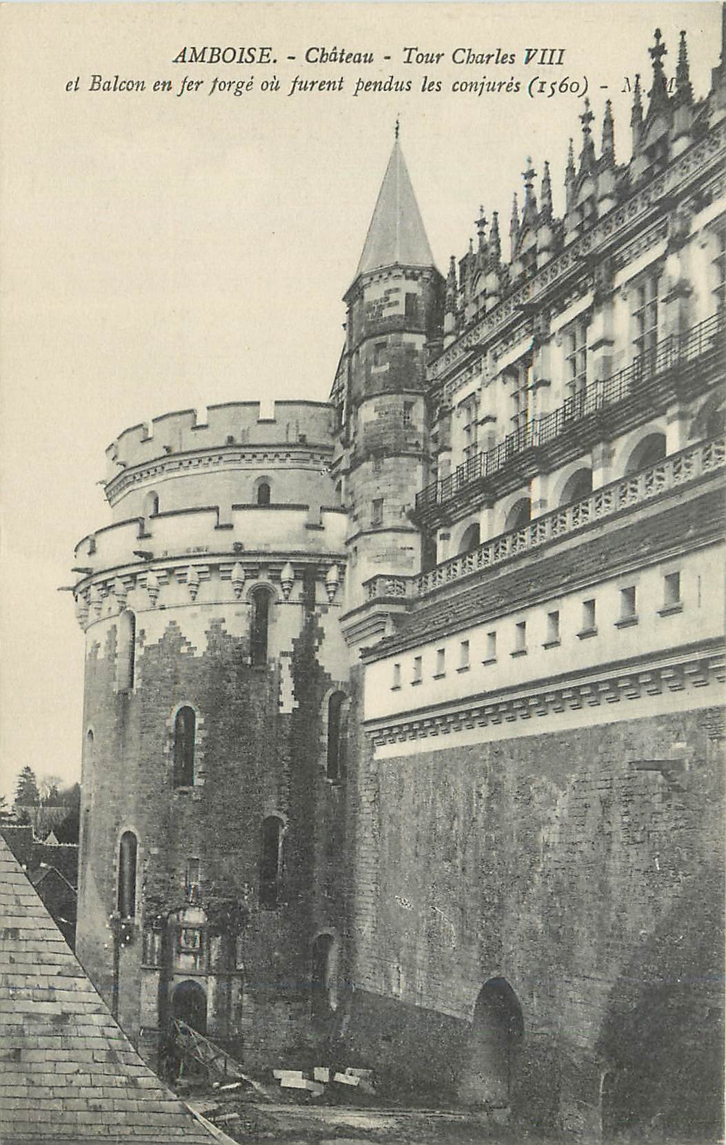 CPA Amboise Chateau Tour Charles VIII et Balcon en fer forge ou furent pendus les conjures 