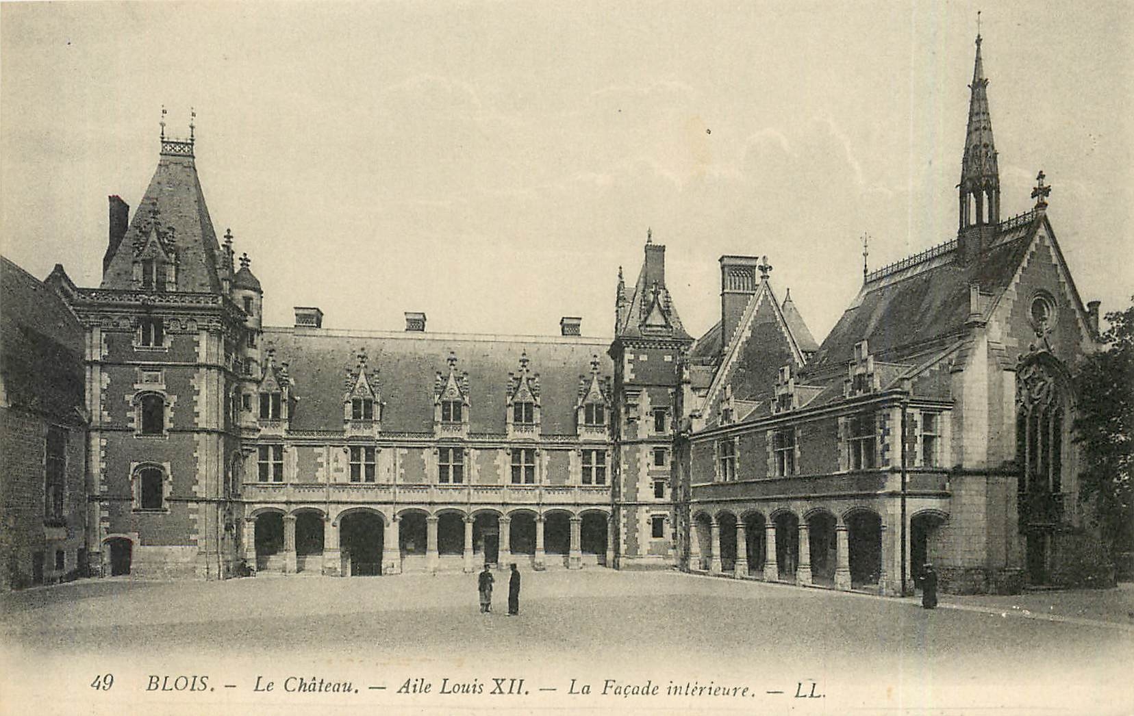 CPA Blois Le Chateau Aile Louis XII La Facade interieure 