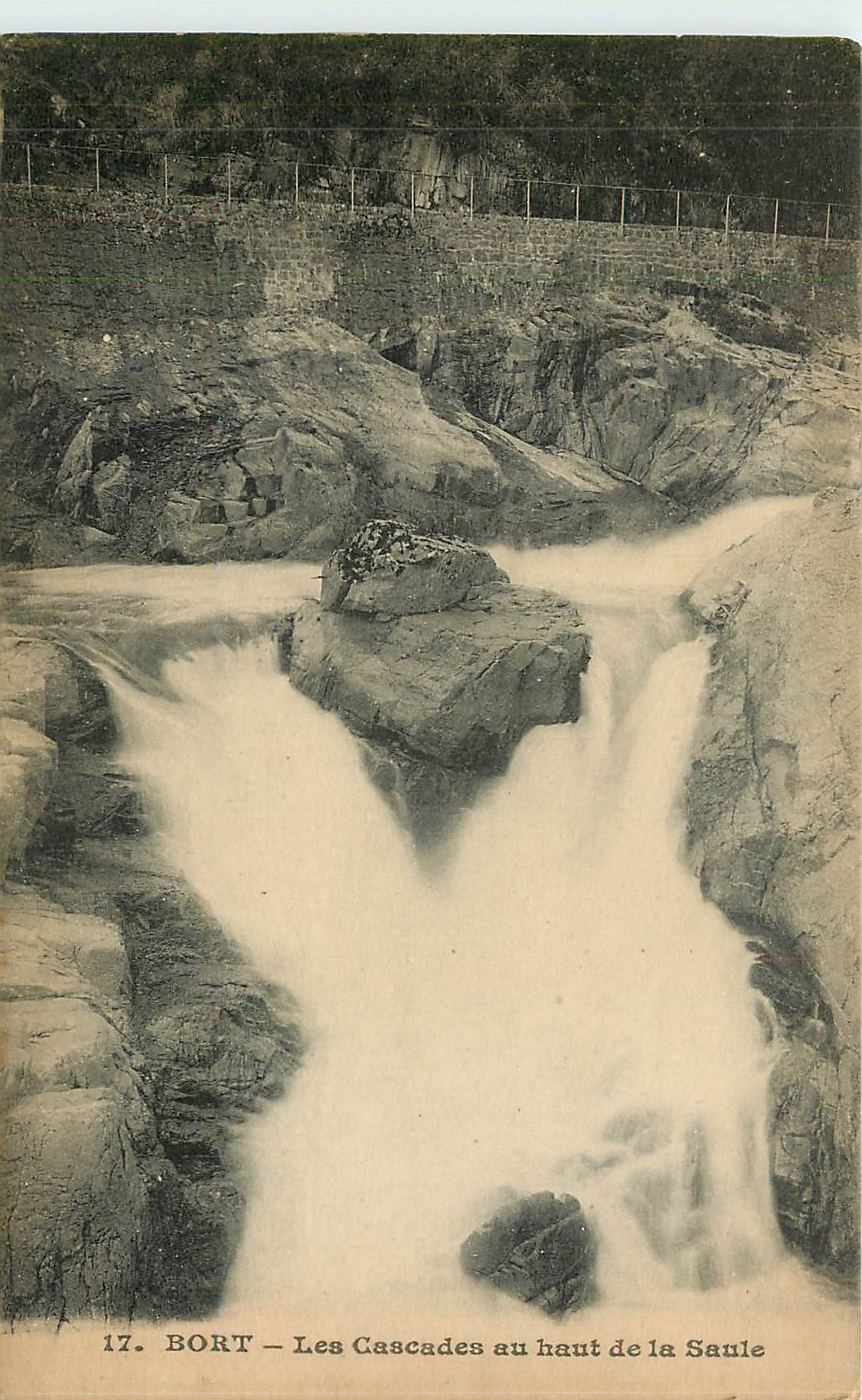 CPA Bort Les Cascades au haut de la Saule 