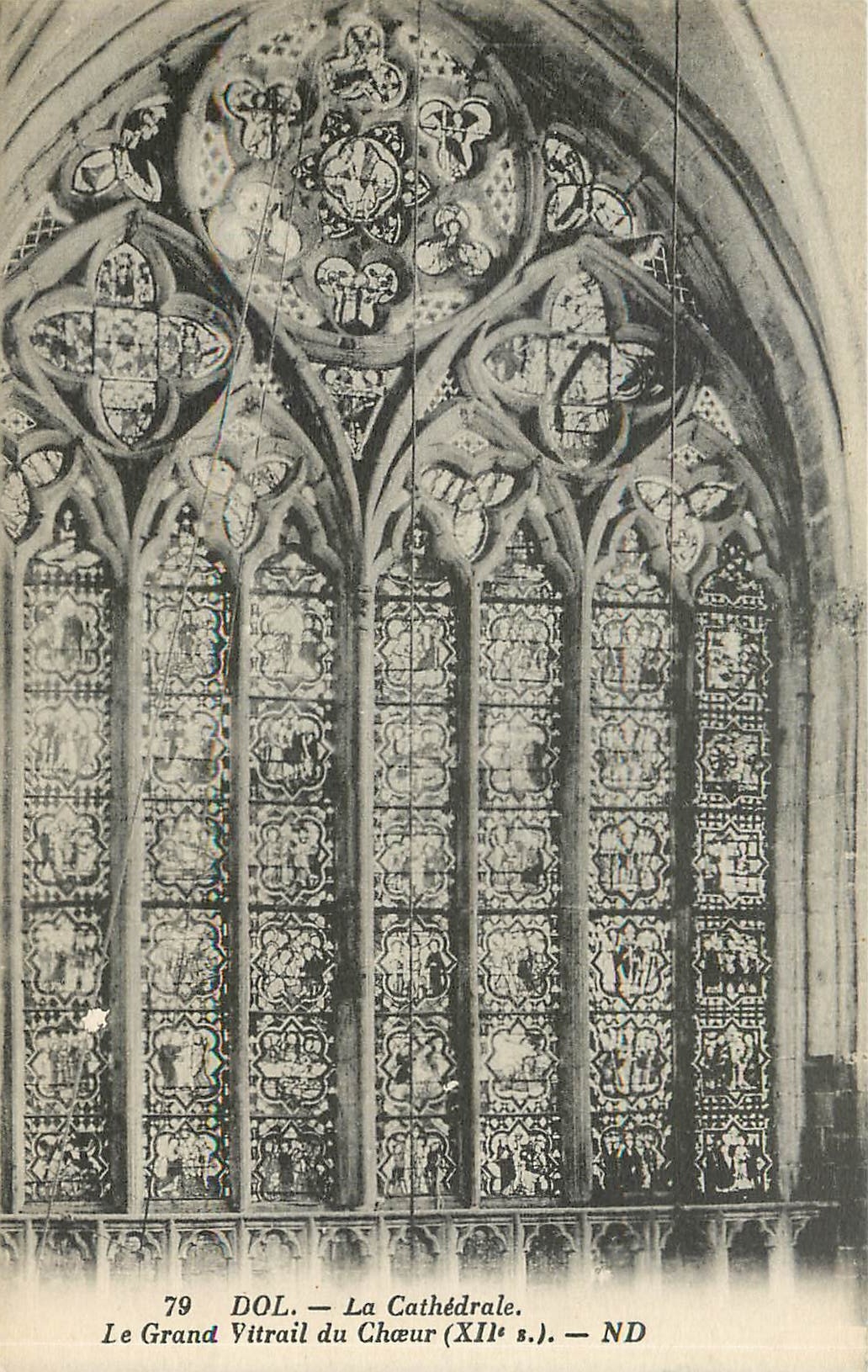 CPA Dol La Cathedrale Le Grand Vitrail du Choeur 
