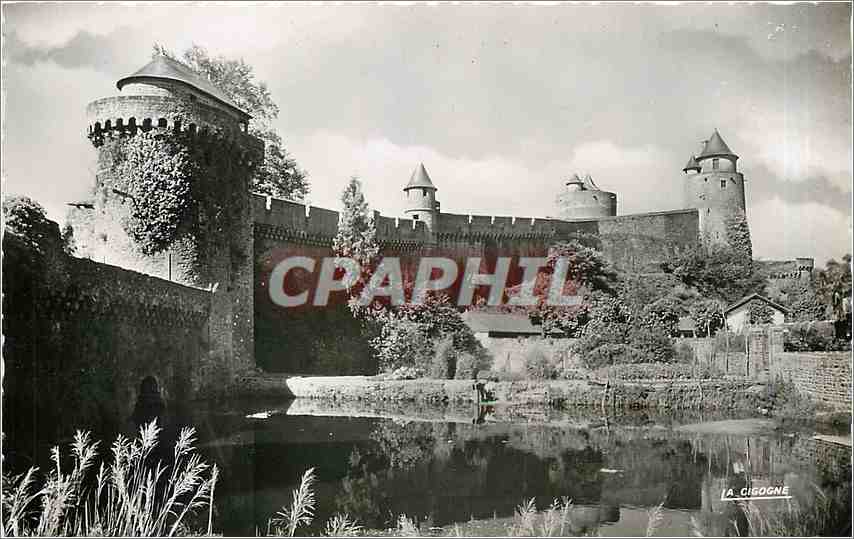 Fougères — Le château (XIVe s.) — Tours de Coigny, Guibé, Melusine — Édition La Cigogne