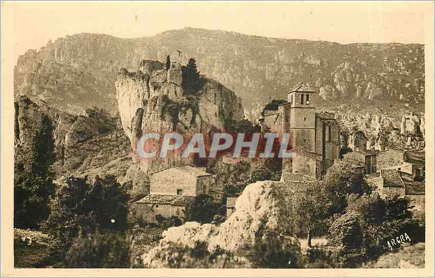 CPA Cirque de Moureze Herault L'Eglise et le rocher domines par les ruines du Chateau 