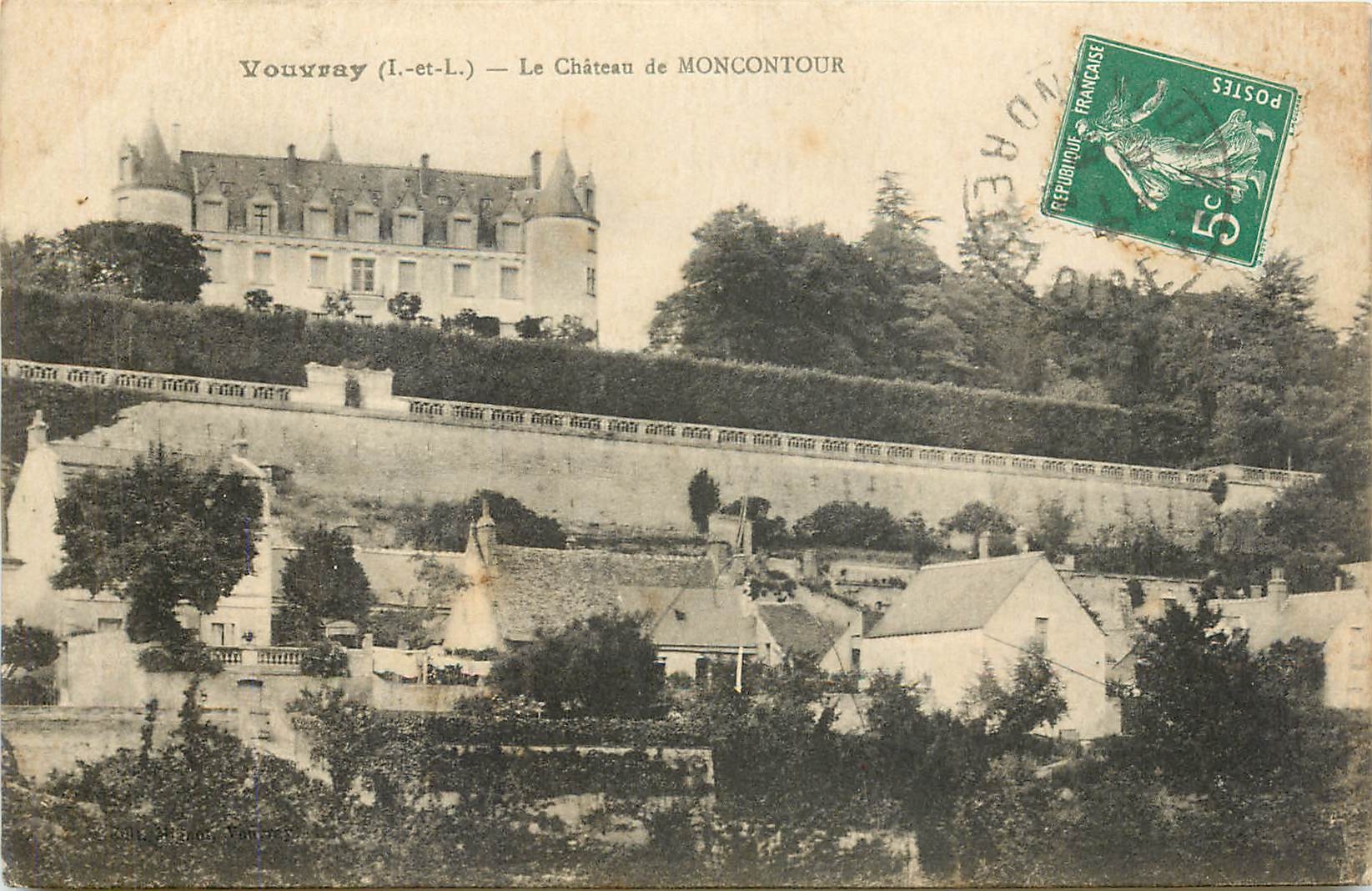CPA Vouvray I et L Le Chateau de Moncontour 