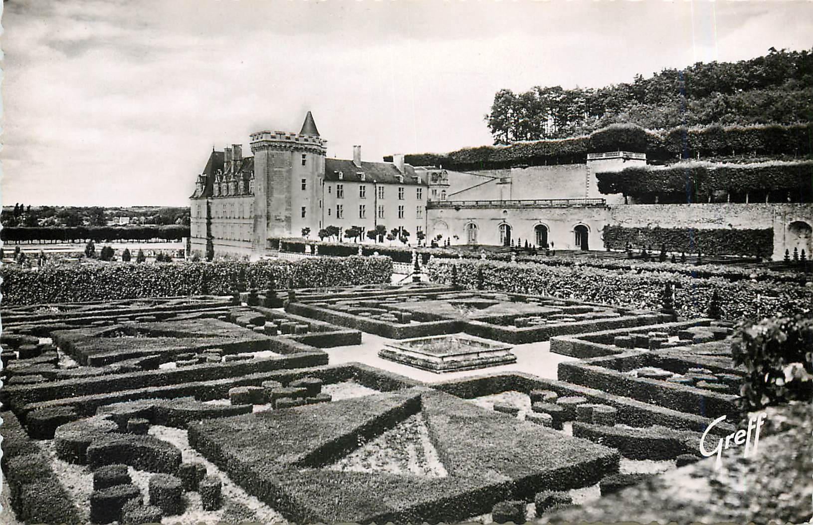CPM Villandry Indre et Loire Les Jardins et le Chateau 