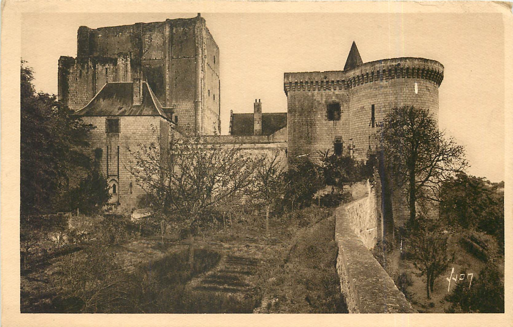 CPA Chateau de Loches Indre et Loire Le Donjon et la Tour Louis 