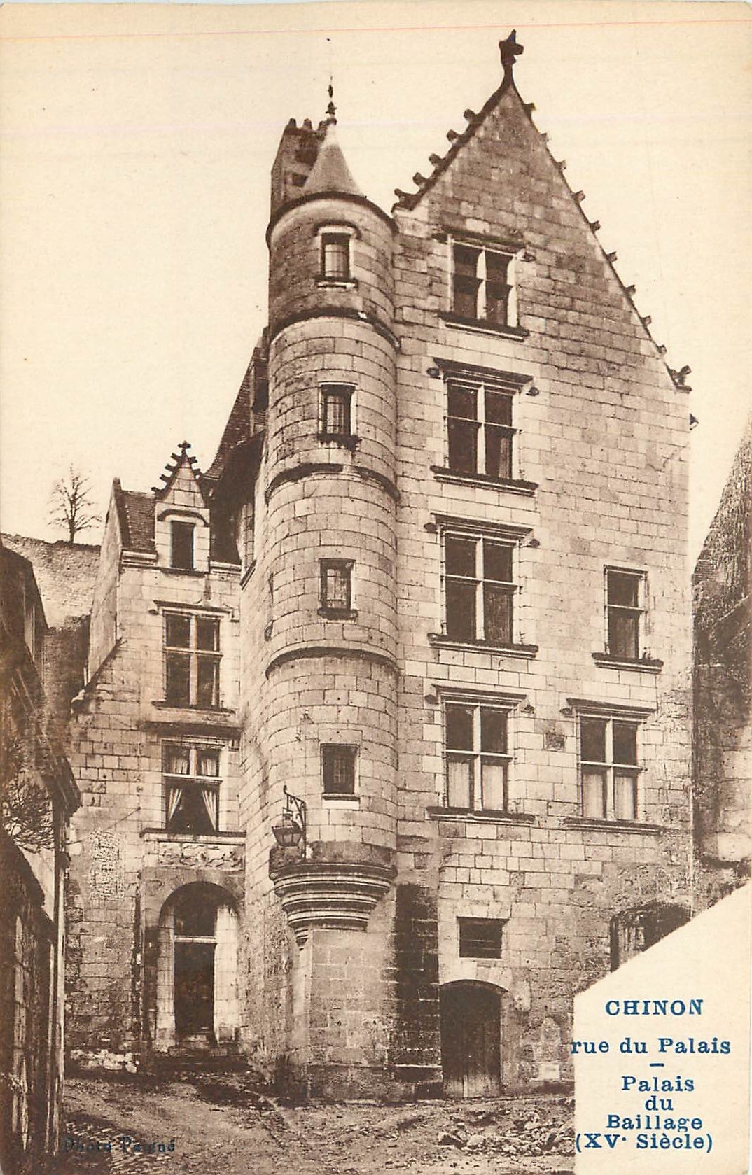 CPA Chinon rue du Palais palais du Baillage 