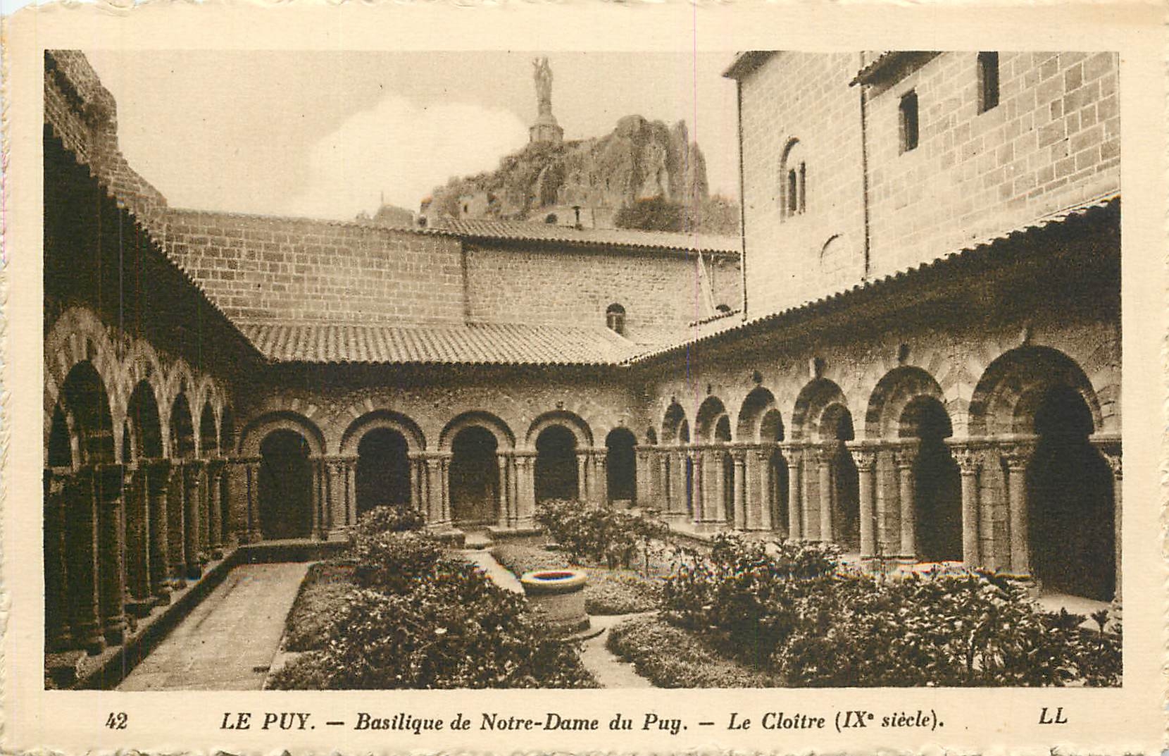 CPA Le Puy Basilique de Notre Dame du Puy Le Cloitre 