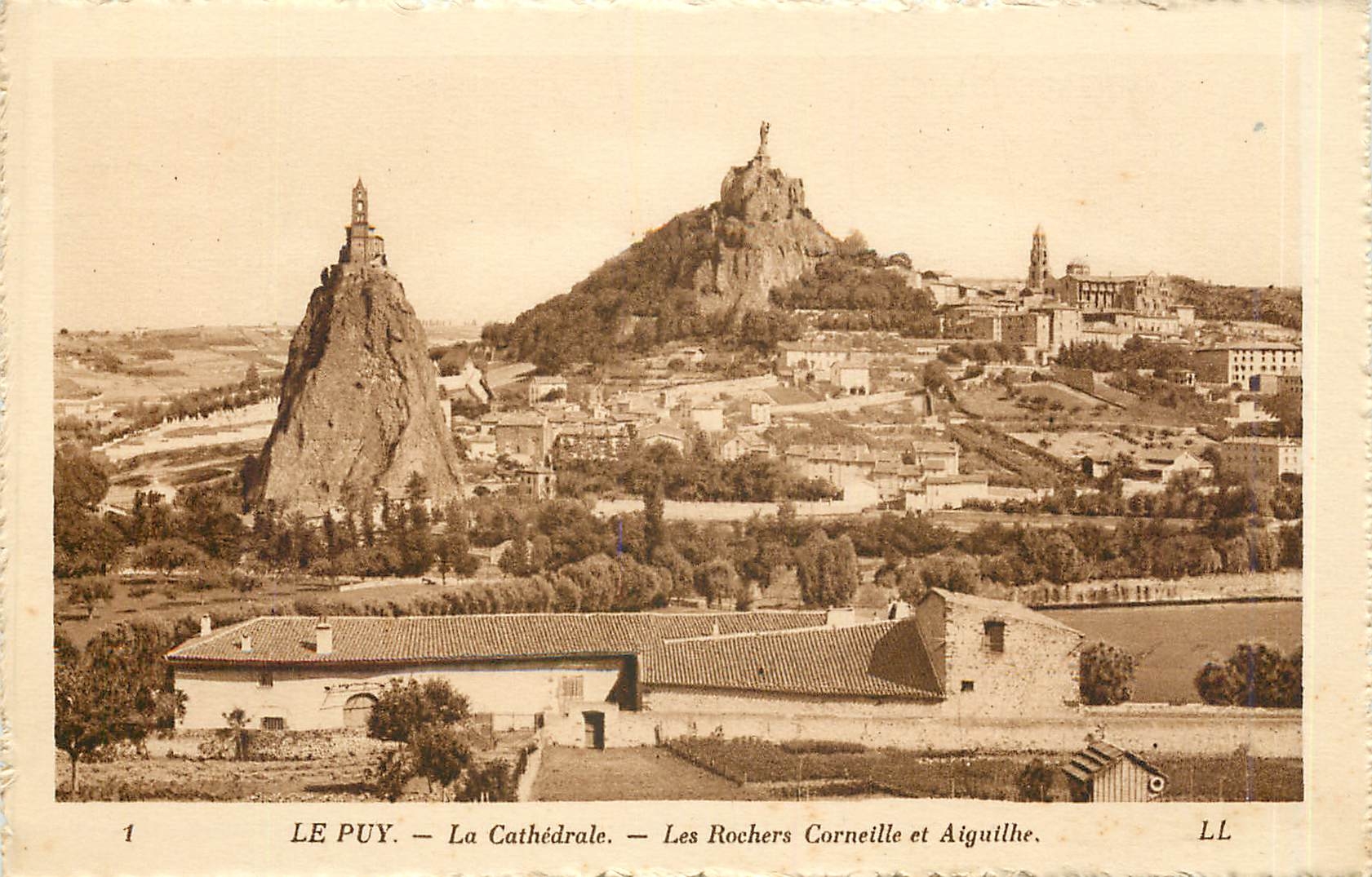 CPA Le Puy La Cathedrale Les Rochers Corneille et Aiguillie 