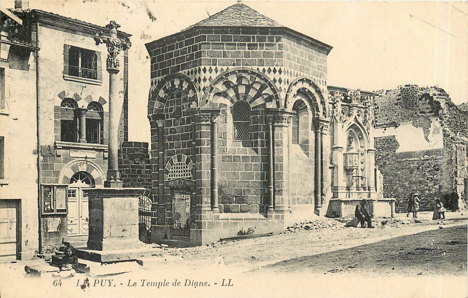 CPA Le Puy Le Temple de Diane 