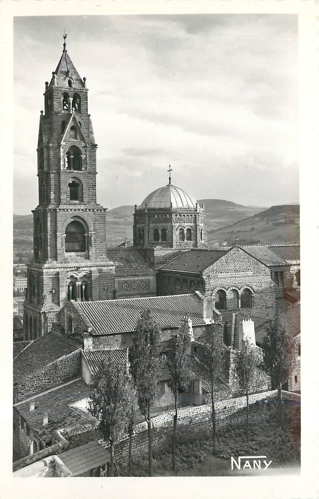 Le Puy (Haute-Loire) — La Cathédrale — Éditions Xavier Marbus, n° 131