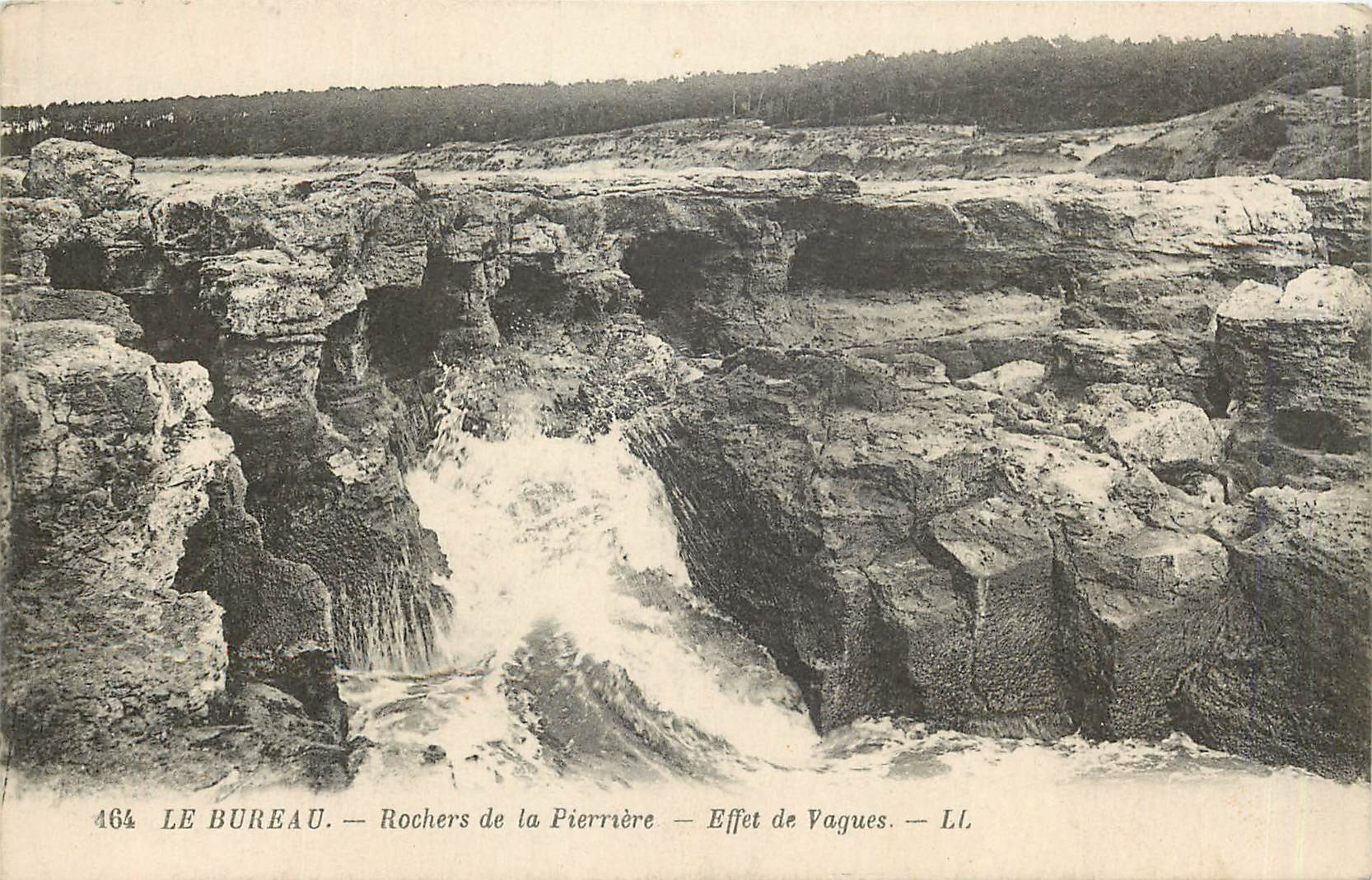 CPA Le Bureau Rochers de la Pierriere Effet de Vagues 