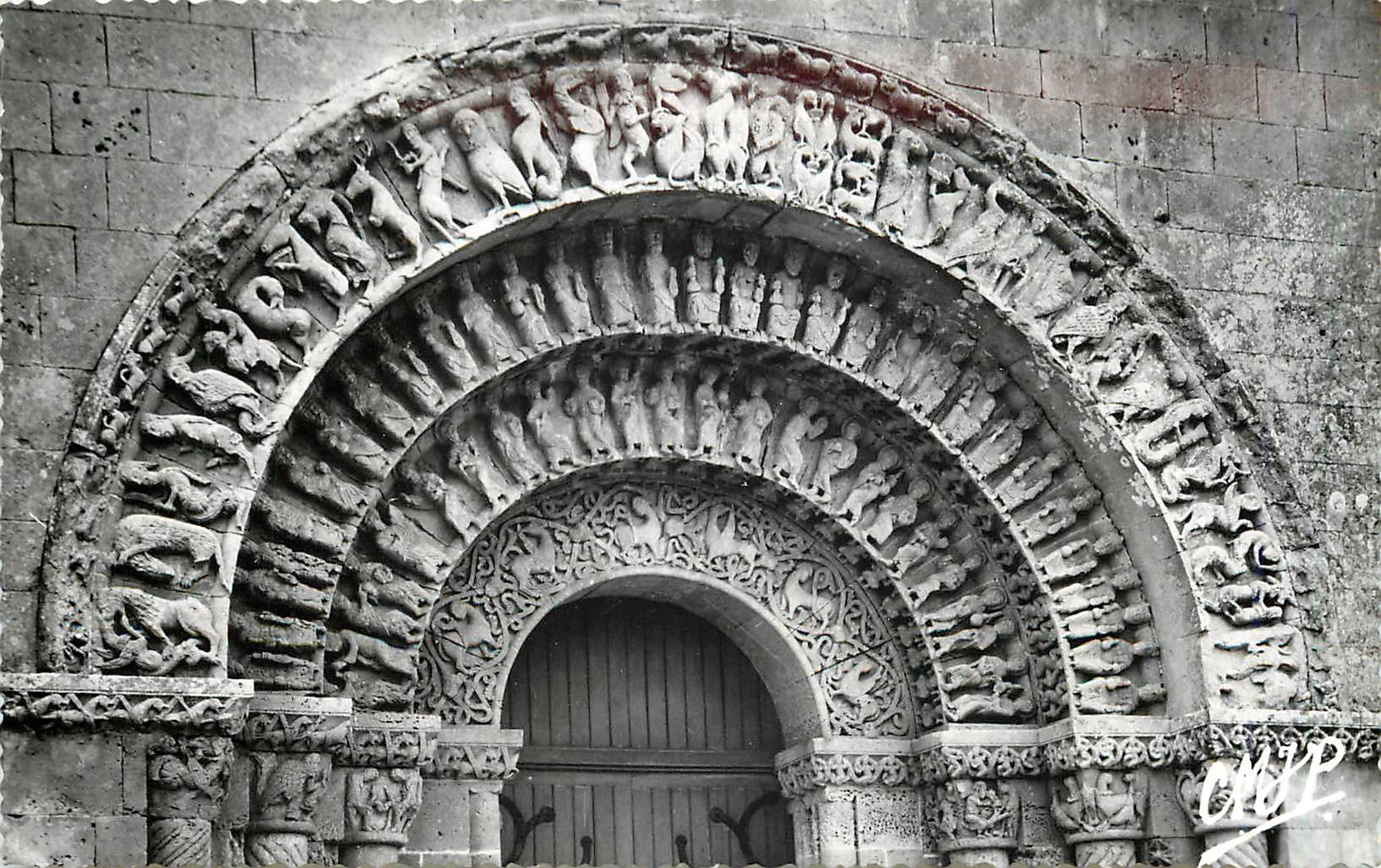 CPA Aulnay de Saintonge Eglise Romane 