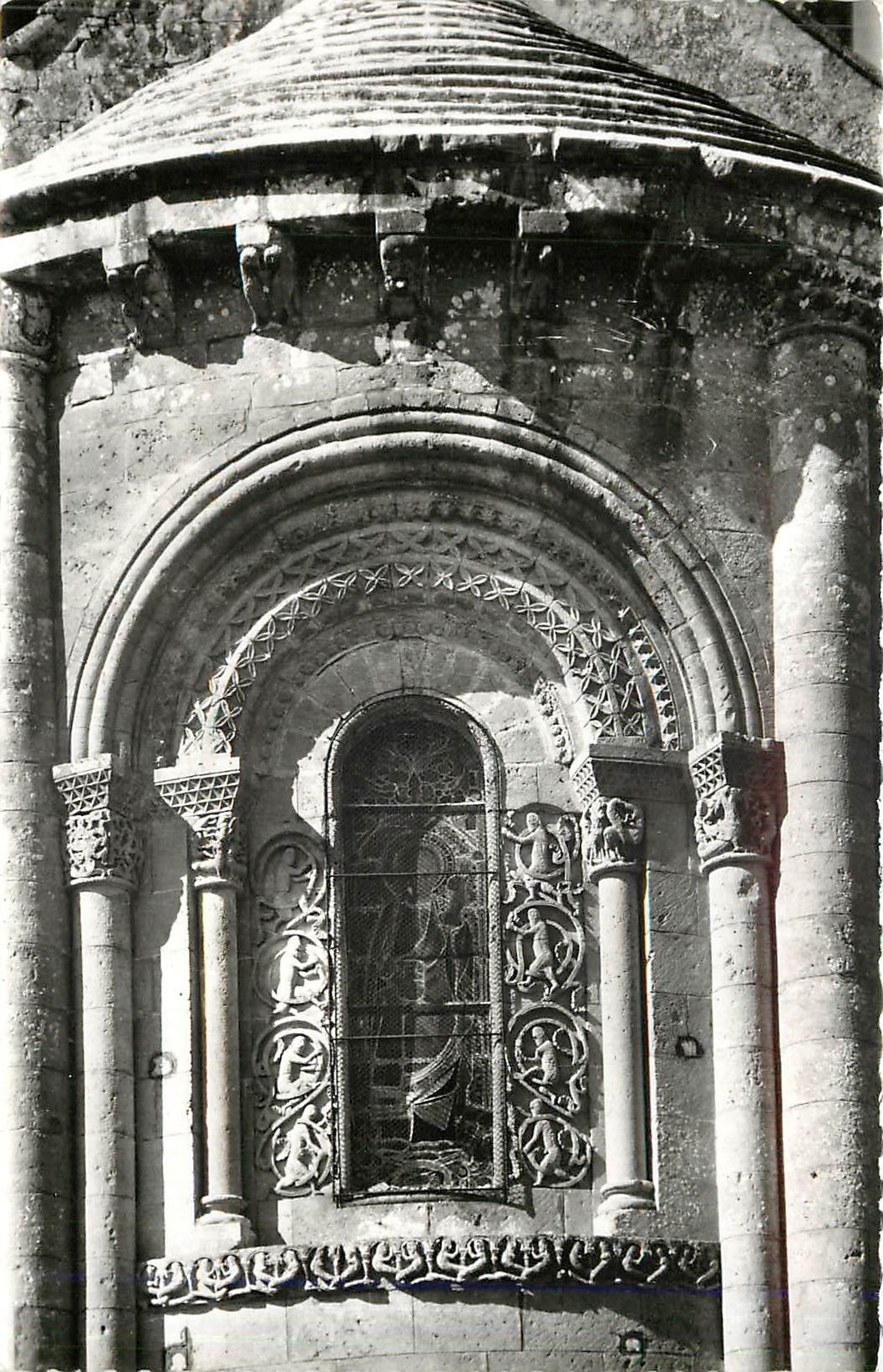 CPA Aulnay de Saintonge Eglise Romane Mon Hist Classe Details de l'Abside 