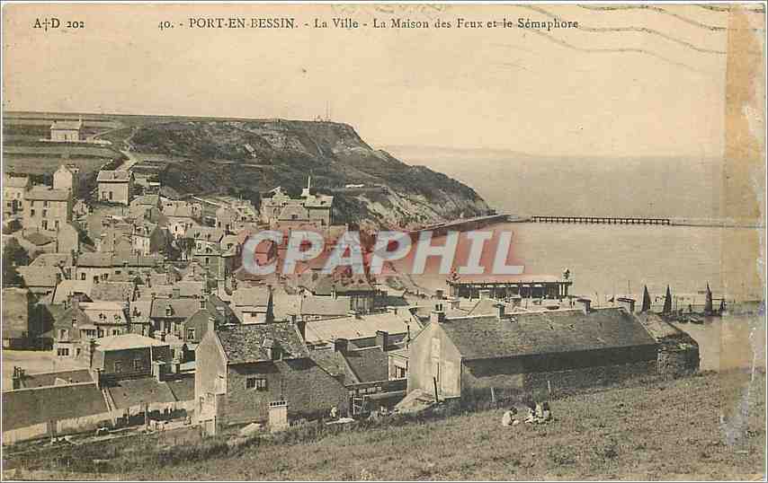 Port-en-Bessin — La Ville - La Maison des Feux et le Sémaphore