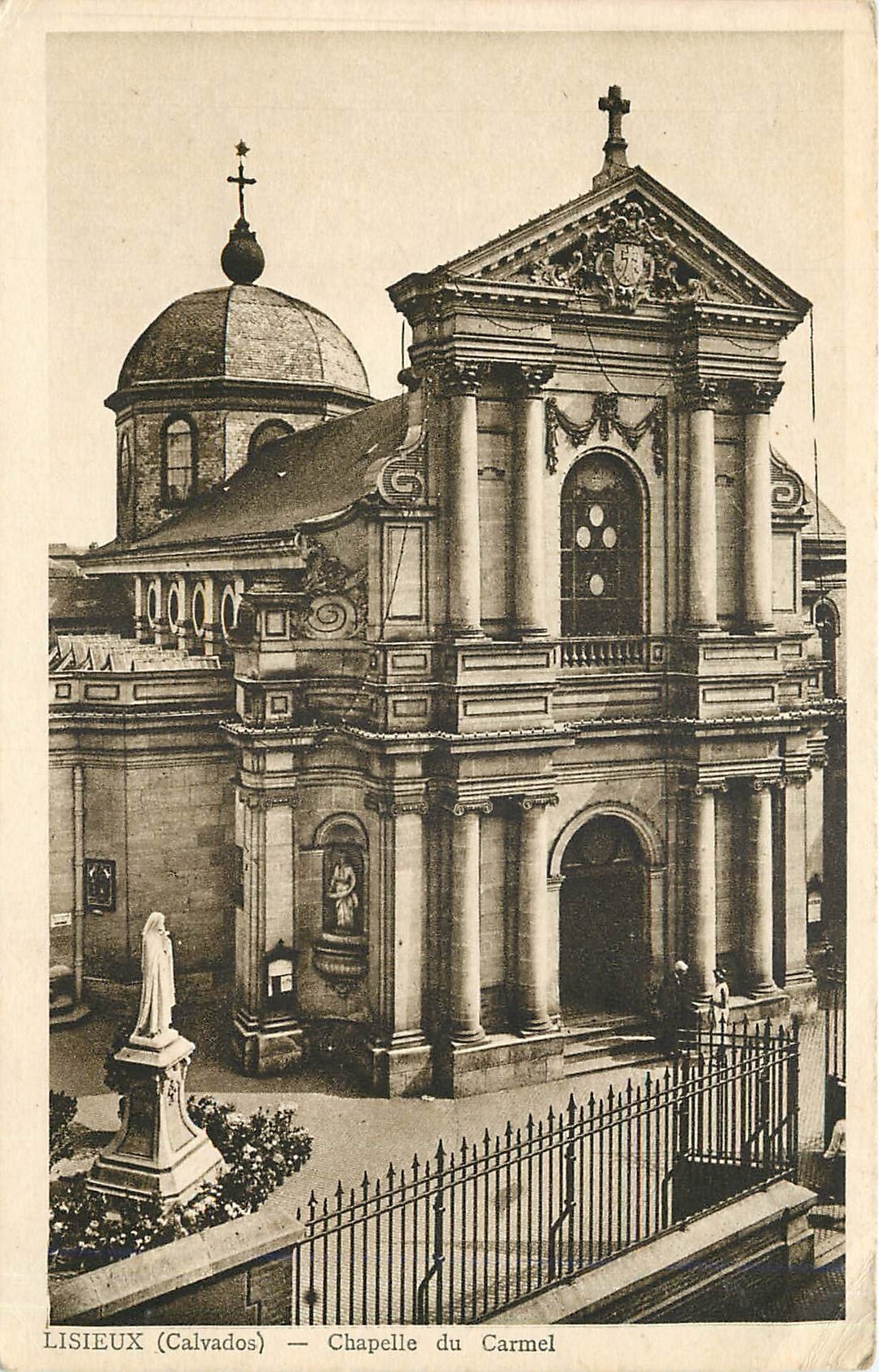 CPA Lisieux Calvados Chapelle du Carmel 