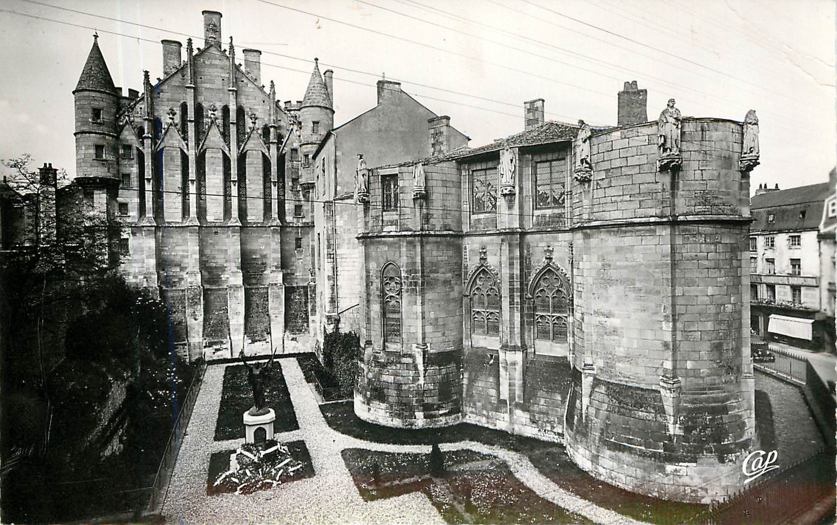 Poitiers — Chevet du Palais des Ducs d'Aquitaine — Cie des Arts Photographiques, Paris