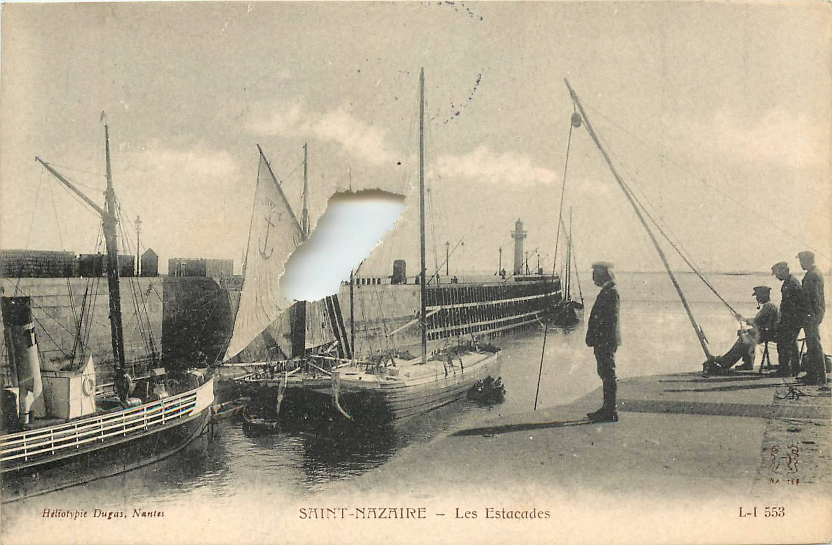CPA Saint Nazaire Les Estacades Phare Bateaux