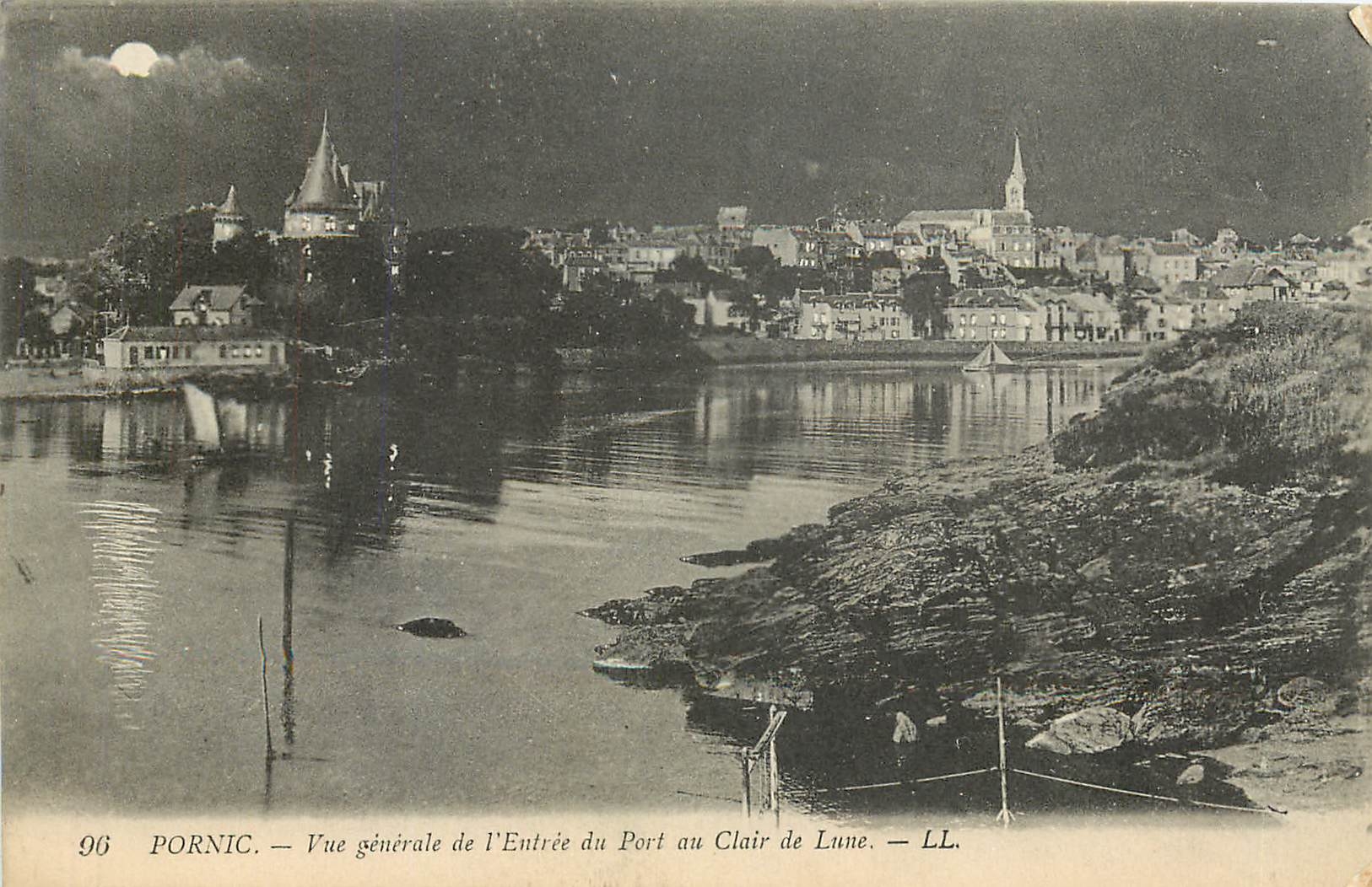 CPA Pornic Vue generale de l'Entree du Port au Clair de Lune 