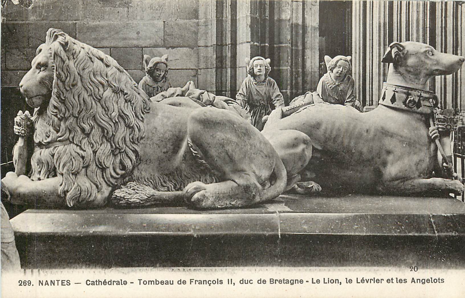 CPA Nantes Cathedrale Tombeau de Francois II duc de Bretagne Le Lion le Levrier et les Angelots 