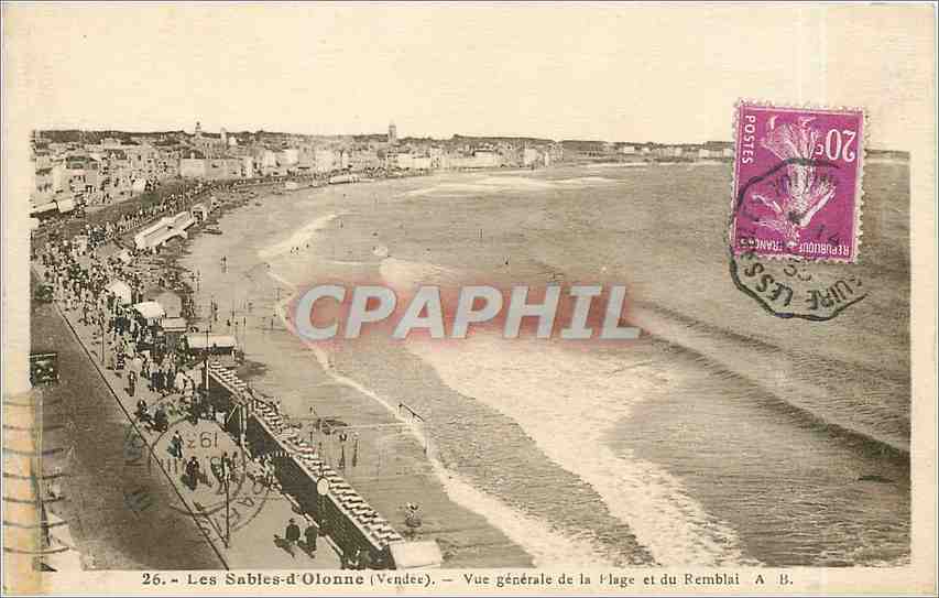 CPA Les Sables d'Olonne Vendee Vue generale de la Plage et du Remblai 