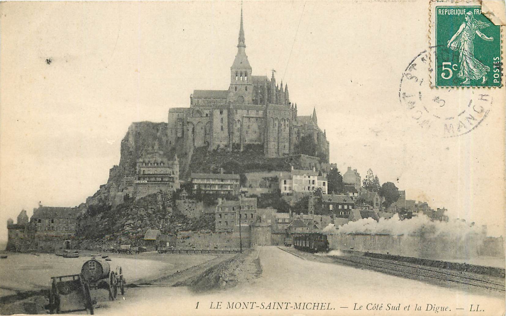 CPA Le Mont Saint Michel Le Cote Sud et la Digue Train