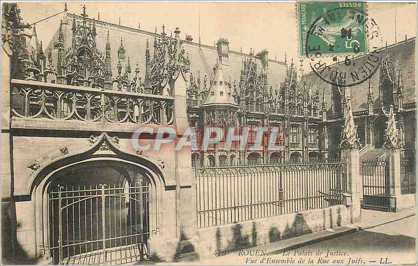 CPA Rouen Le Palais de Justice Vue d'Ensemble de la Rue aux Juifs 