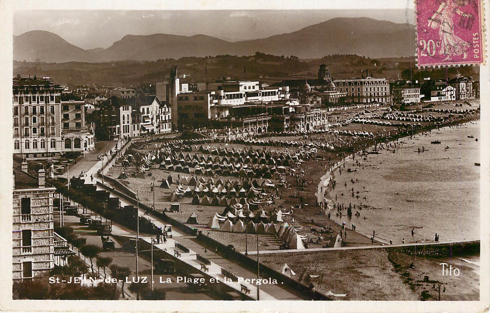 CPM St Jean de Luz La Plage et la Bergola 
