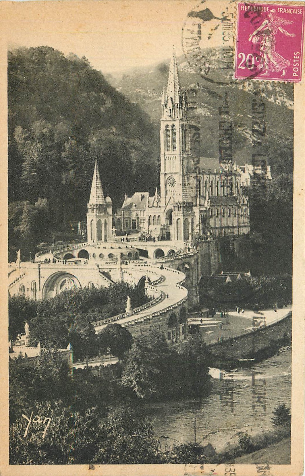 CPA Lourdes La Basilique et le Gave 