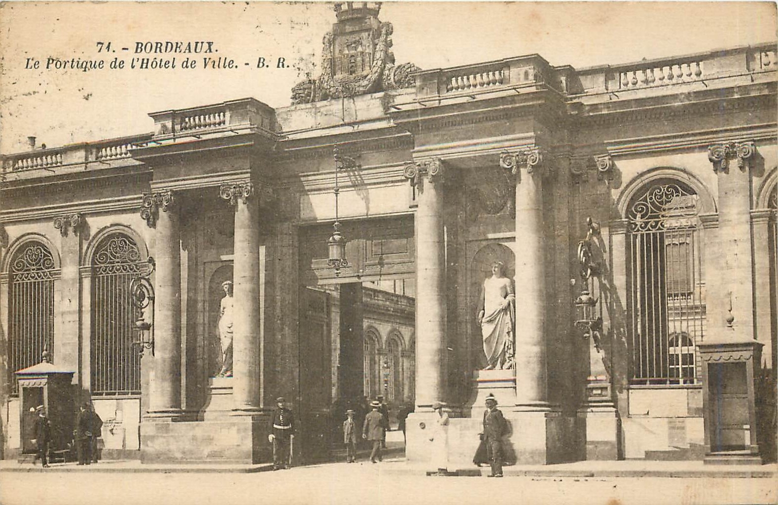 CPA Bordeaux Le Portique de l'Hotel de Ville 