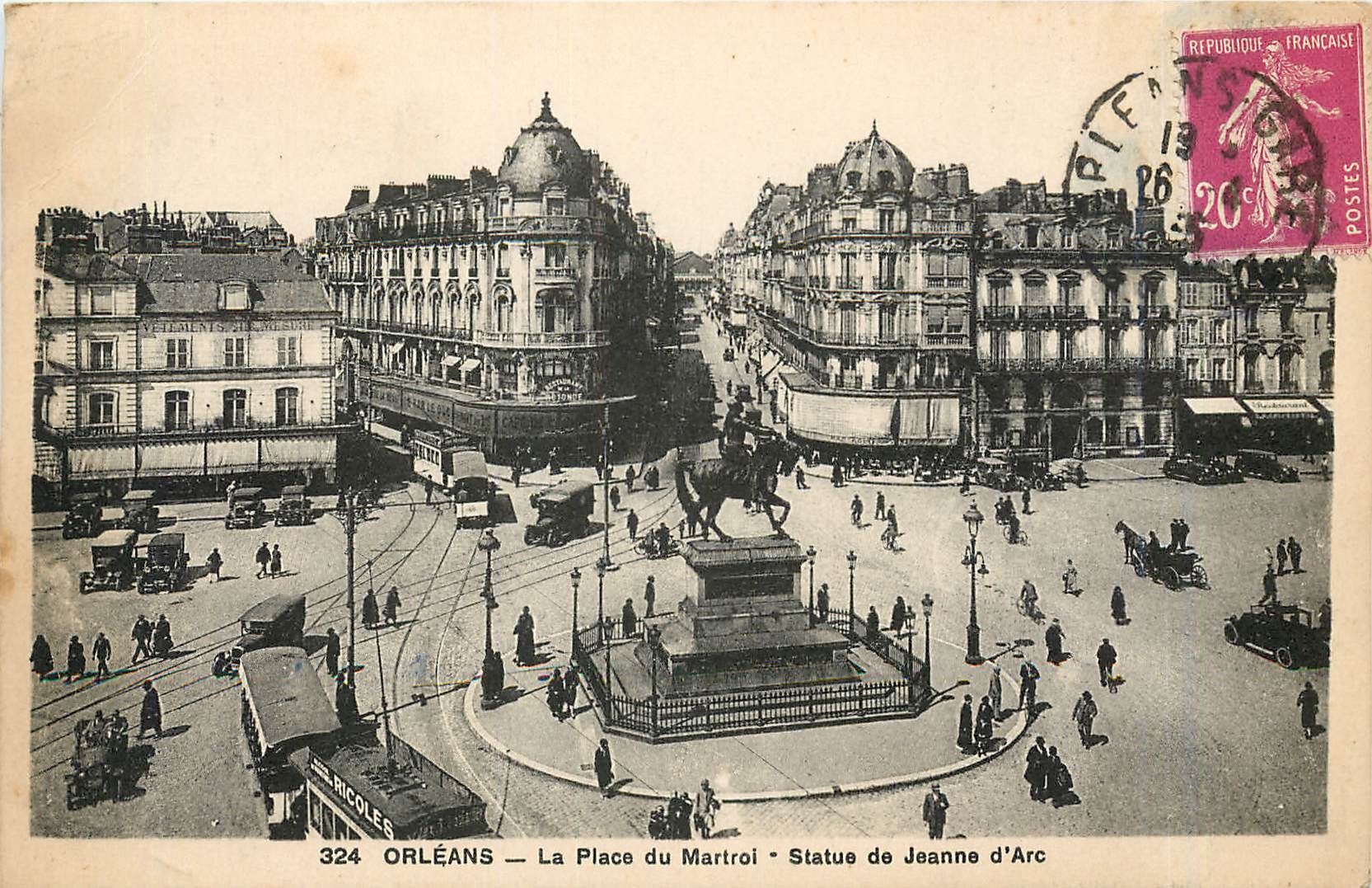CPA Orleans La Place du Martroi Statue de Jeanne d'Arc 