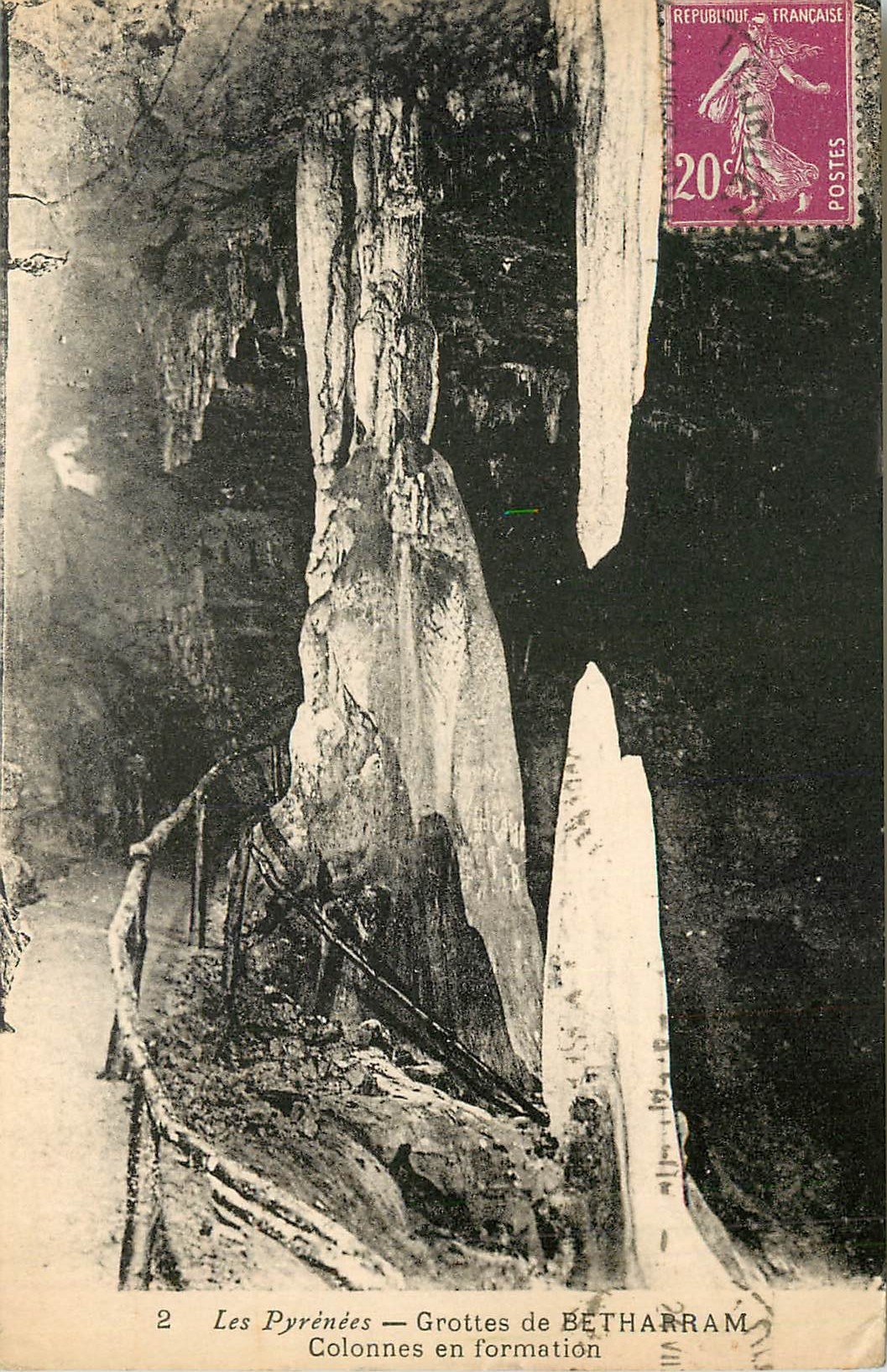 CPA Les Pyrenees Grottes de Betharram Colonnes en formation 