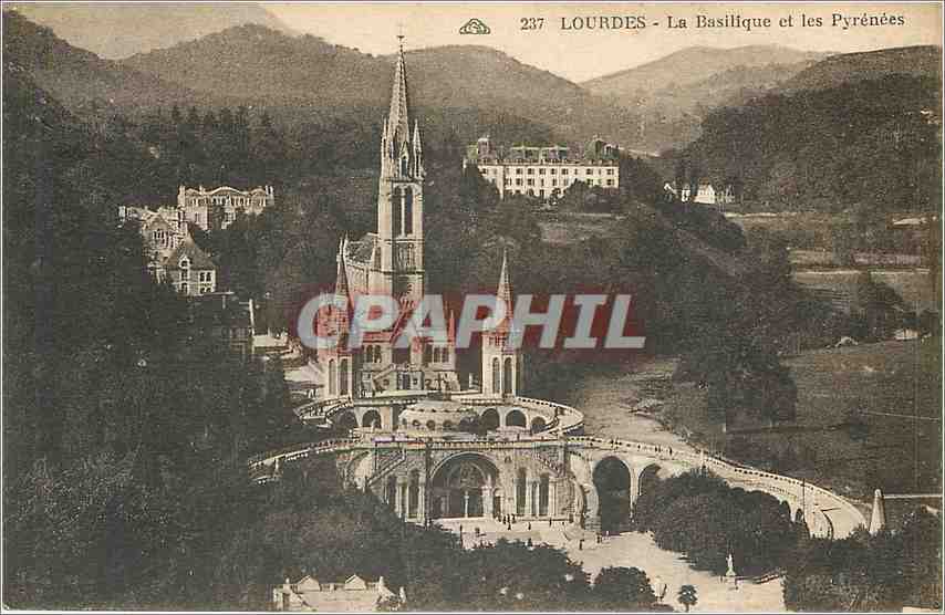 CPA Lourdes La Basilique et les Pyrenees 