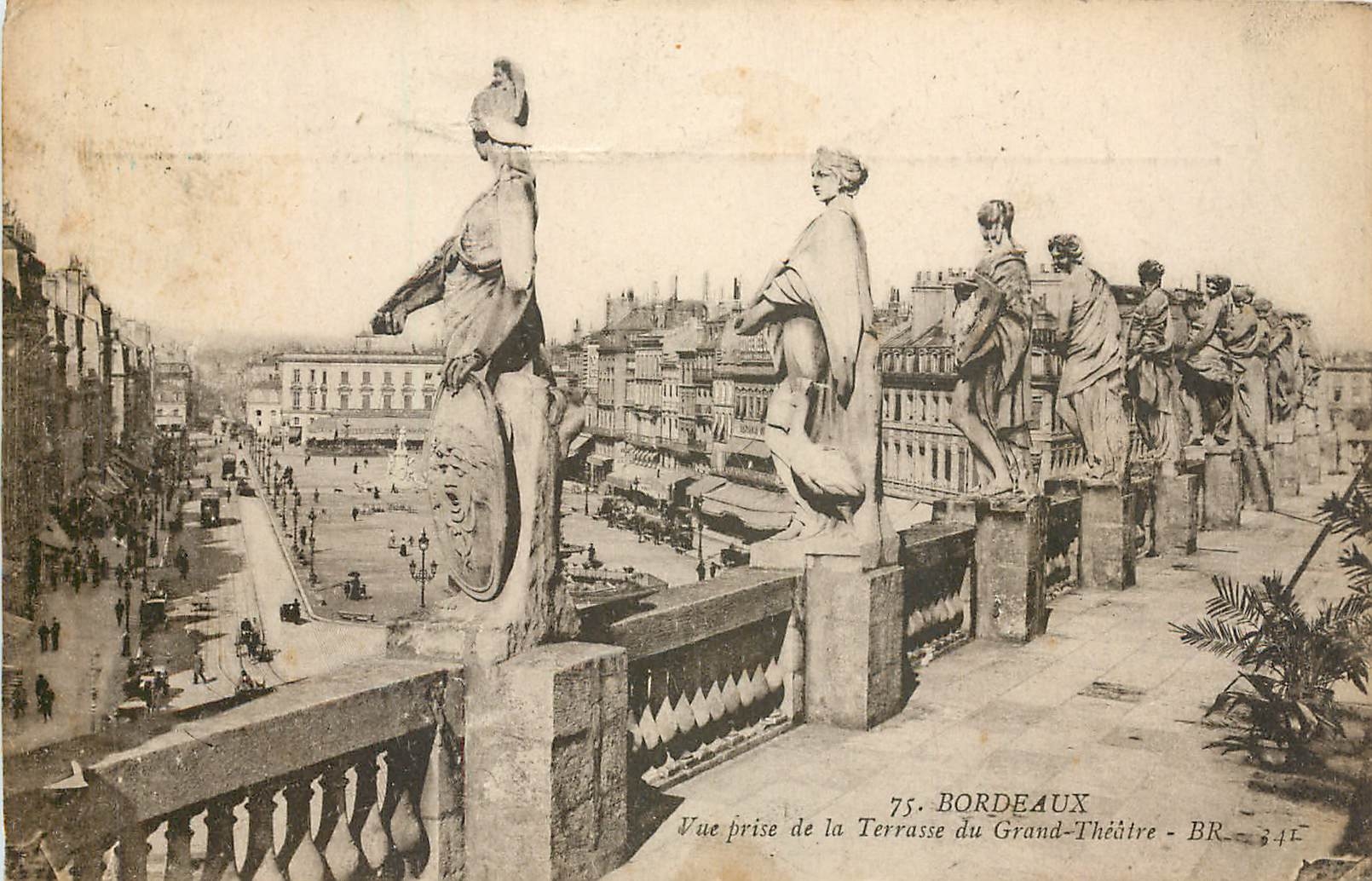 CPA Bordeaux Vue prise de la Terrasse du Grand Theatre 