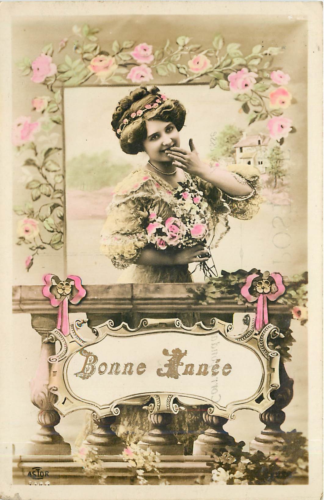 Femme en robe fleurie — Bonne Année — ASTOR, n° 5148
