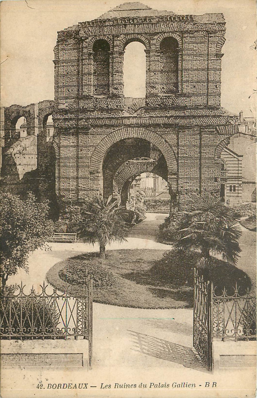 CPA Bordeaux Les Ruines du Palais Gallien 