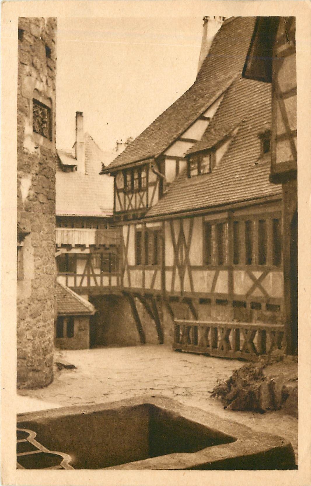 CPA Chateau Haut Koenisbourg Haut Rhin L'Ecurie 